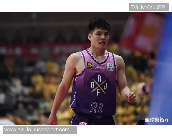 陈国豪砍下14分3前场板展现实力表示将继续努力做好自己的事情