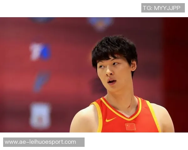 王哲林高效表现令人期待青岛虽遭遇开局困境但仍不放弃拼搏精神